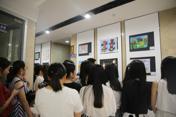 第二屆海豚寶寶繪畫展開幕 延續傳統主張公益